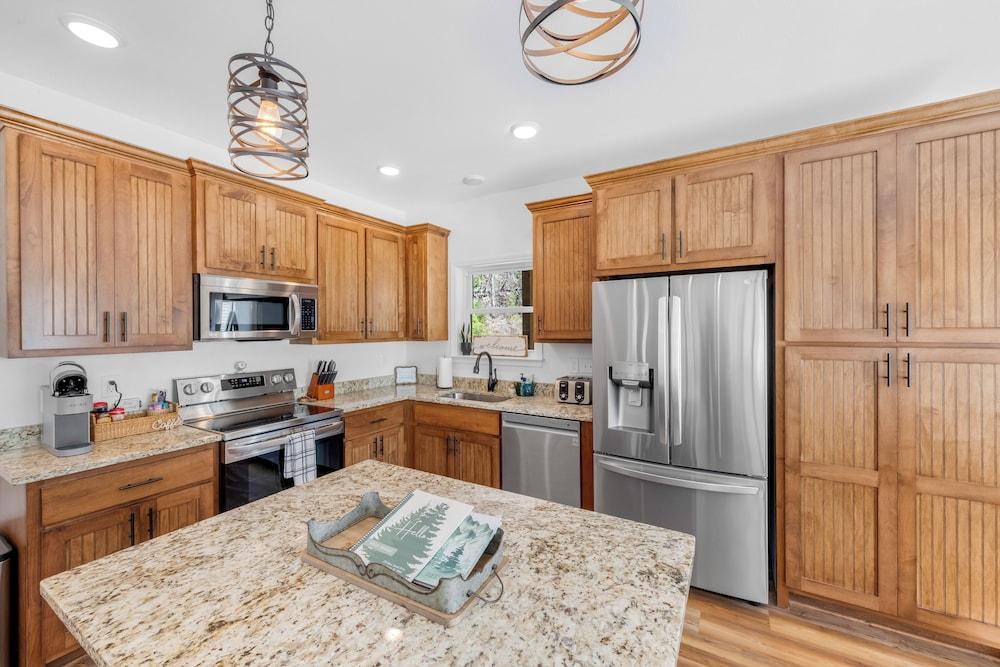 Charming Murphy House With Deck & River Views!