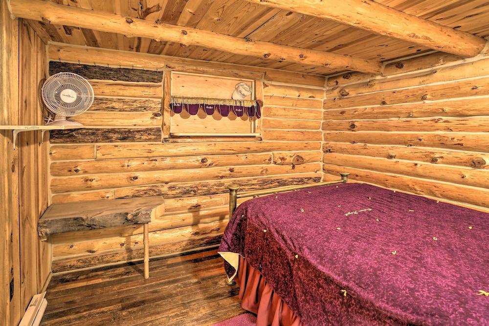 Secluded Belle Fourche Cabin: Group Friendly!