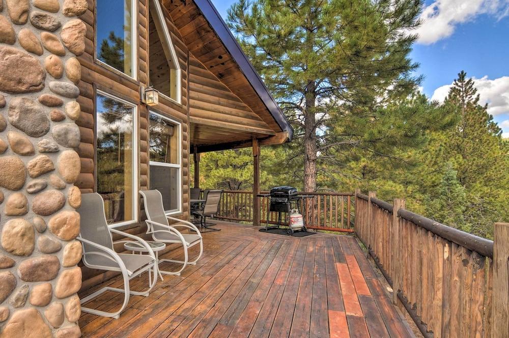 Gorgeous Alton Cabin w/ Deck + Mountain Views