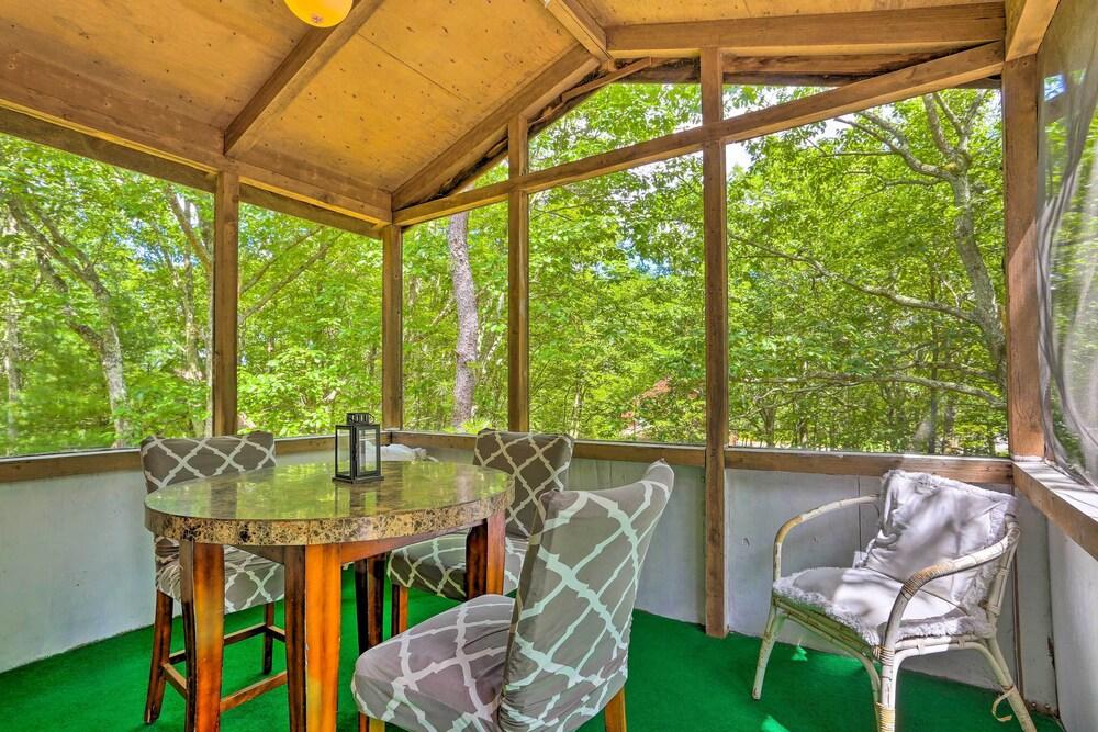 Bushkill House w/ Deck & Community Amenities!