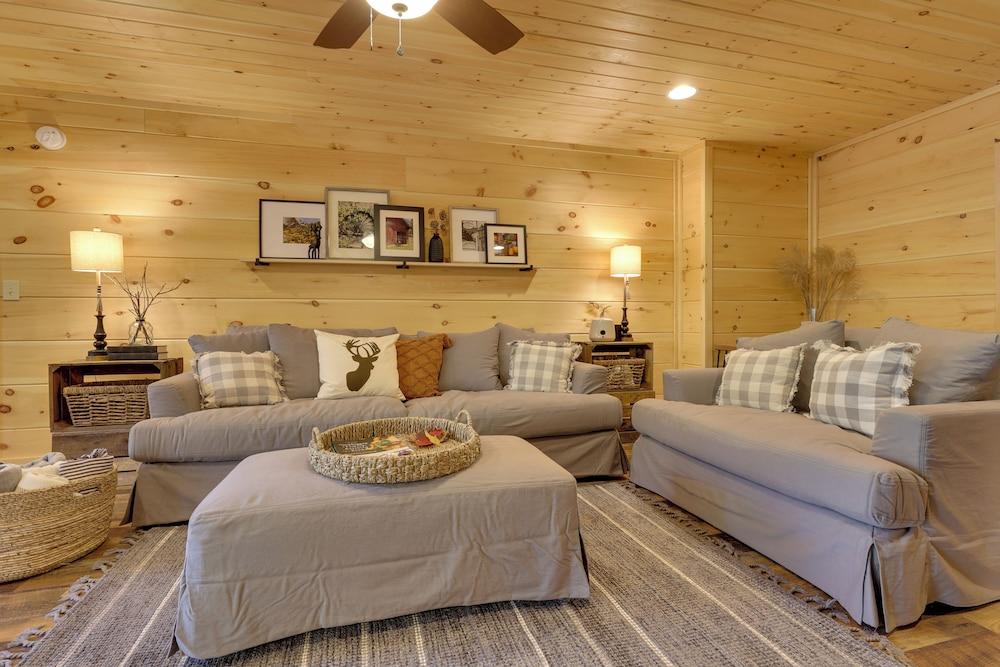 12 Mi to Sugar Mountain: Luxe Banner Elk Escape