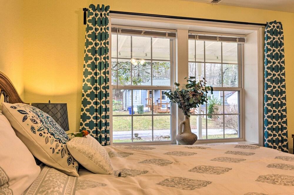 The Sunshine Cottage Hendersonville Rental!