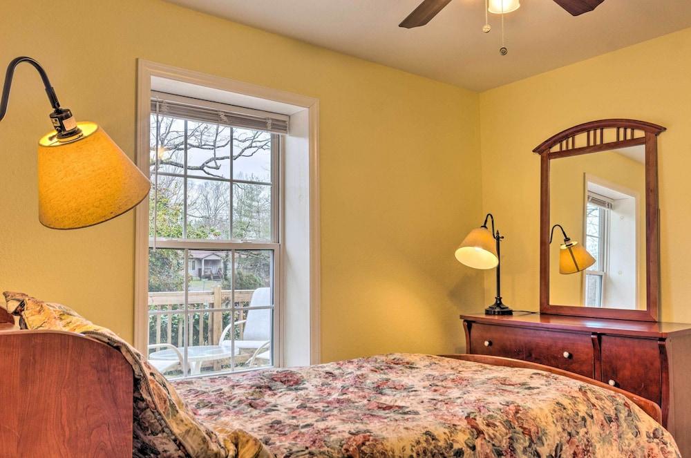 The Sunshine Cottage Hendersonville Rental!