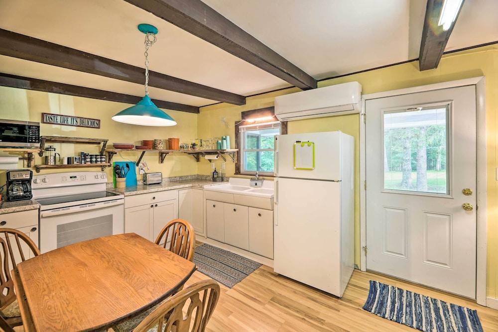 Rustic Hideaway w/ Fire Pit < 1 Mi to River!