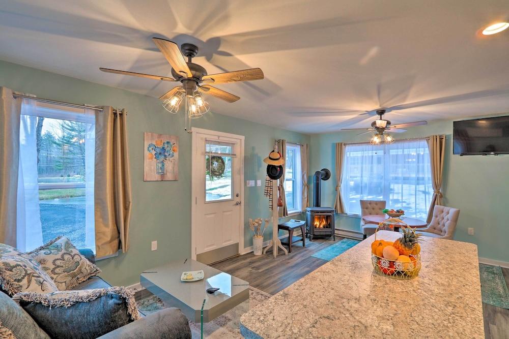 Unwind Fireside! Poconos Cottage 12 Mi to Slopes