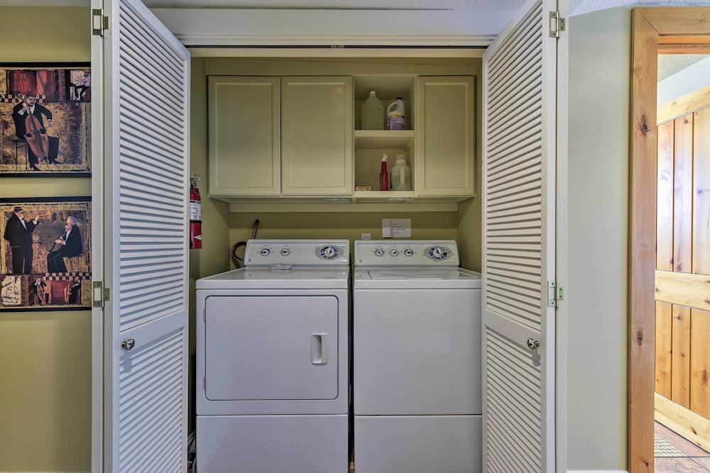 Walkable Downtown Logan Apartment w/ Rooftop Deck