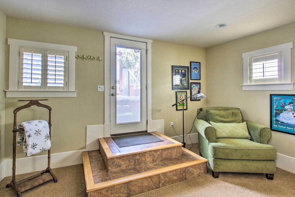 Walkable Downtown Logan Apartment w/ Rooftop Deck