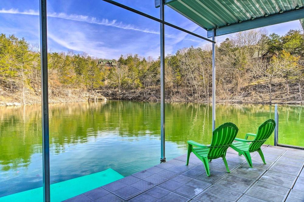 Cabin Retreat on Table Rock Lake w/ Fire Pit!