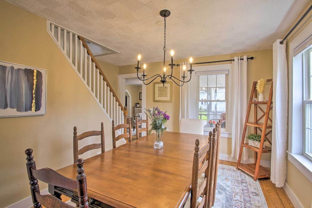 Modern Home ~ 2 Mi to Cranmore Mountain Resort!