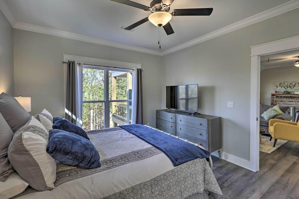 White Oak Creek Home w/ Views, Deck & Pool Access!