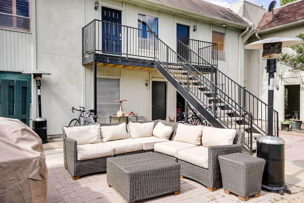 Contemporary Dallas Condo w/ Pool Access!