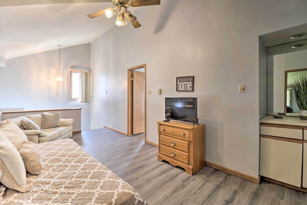 Poconos Retreat w/ Pool & Deck, Near Lake Harmony!