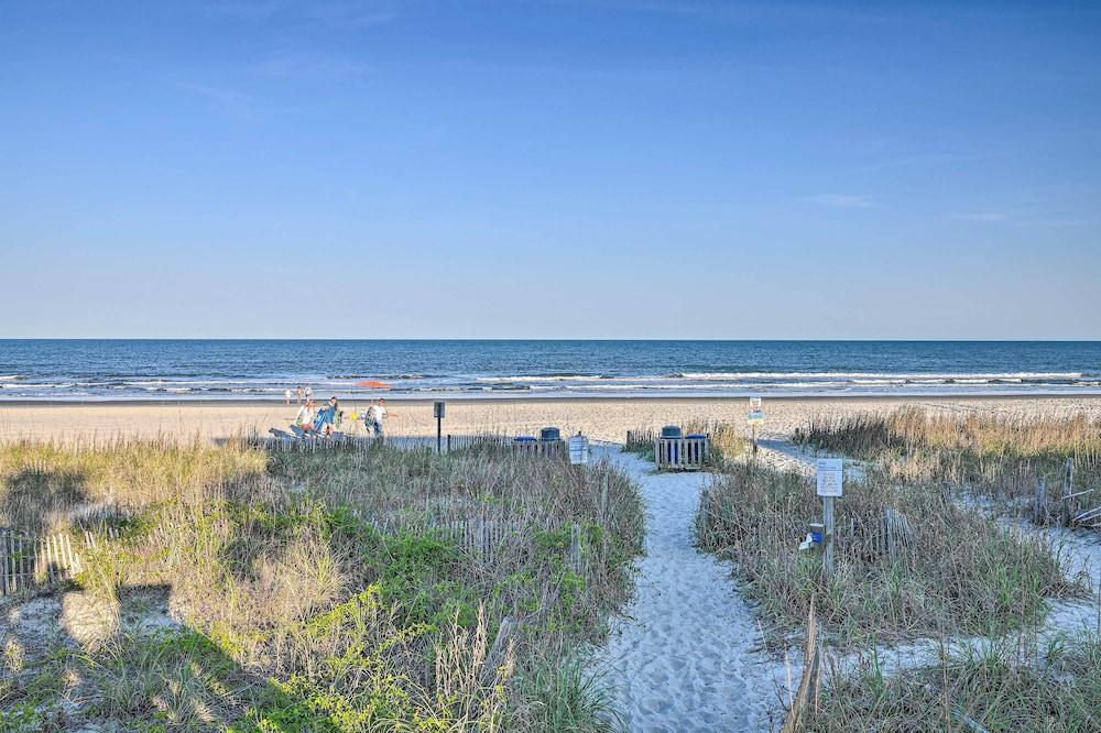 Eclectic Condo w/ Balcony: 1 Block to Beach!