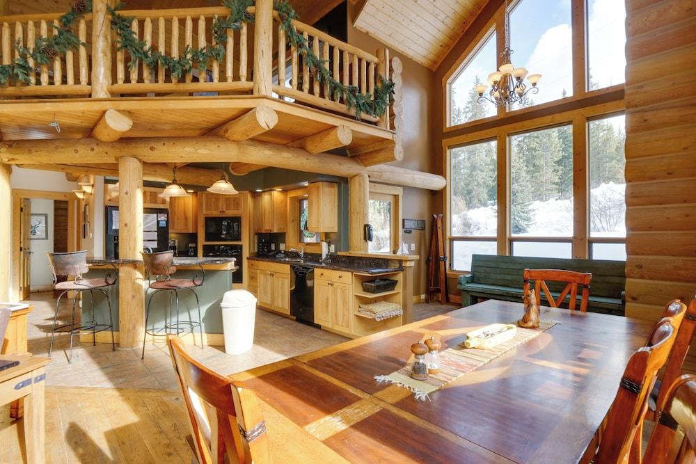Rustic Cabin w/ Hot Tub & Deck in Breckenridge