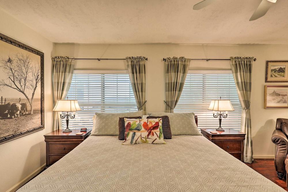 < 1 Mi to Kyle Field: Cozy Studio w/ Outdoor Space