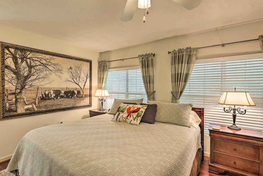 < 1 Mi to Kyle Field: Cozy Studio w/ Outdoor Space