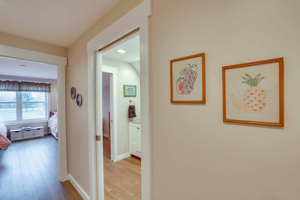 Cozy Solar-powered Loft: Walk to Lake Champlain!