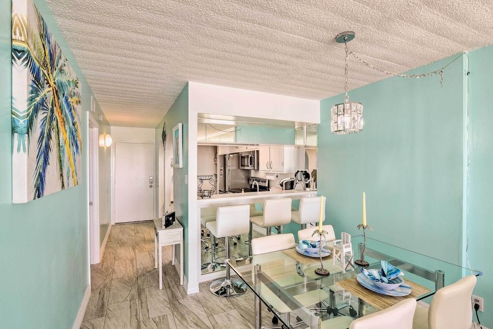 Galveston Oceanfront Condo w/ Balcony + View!