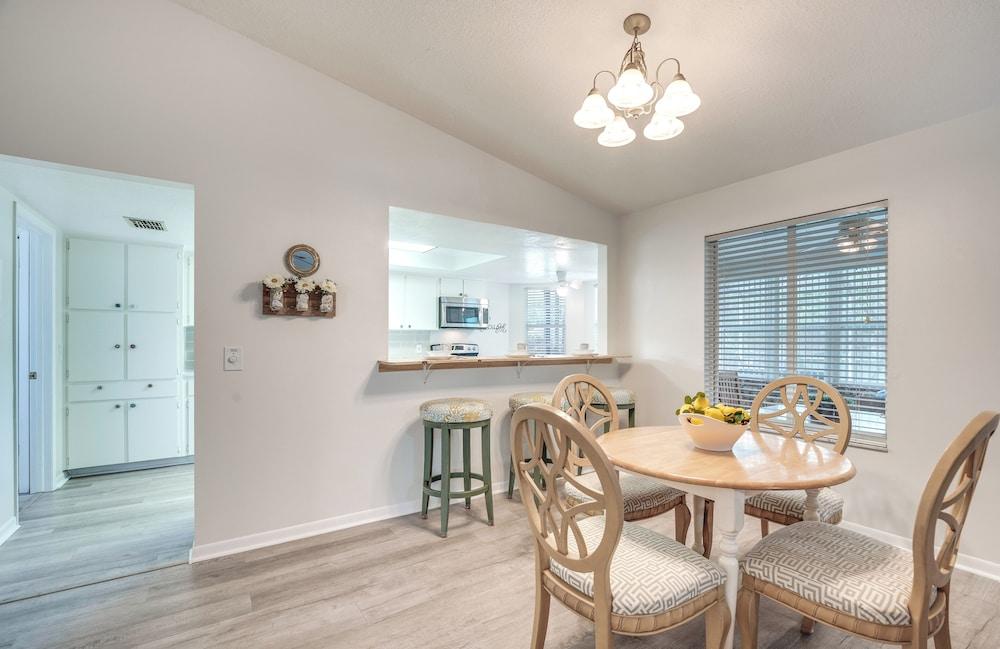 Heated Pool & 4-in-1 Grill: Spring Hill Haven!