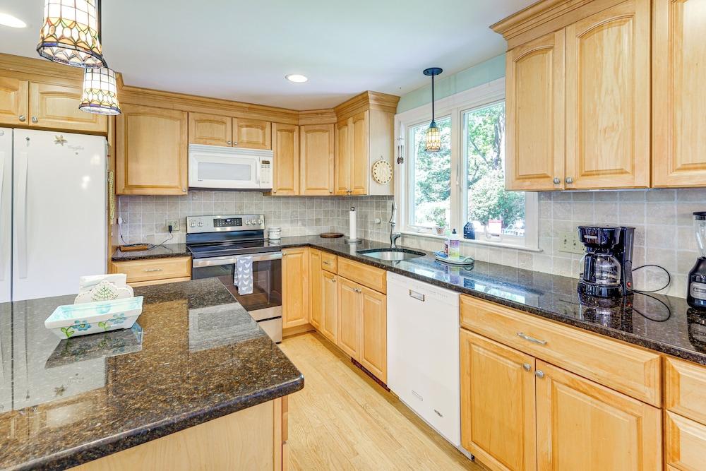 Centerville Escape w/ Pool ~ 3 Mi to Beach!