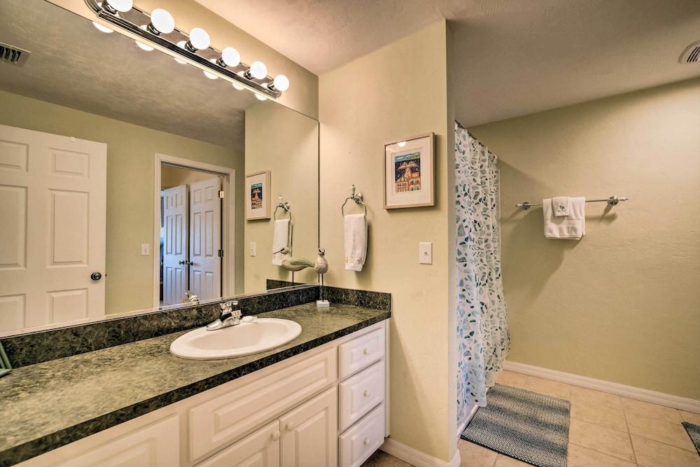 Oceanfront Oasis in Cedar Key w/ 2 Balconies!