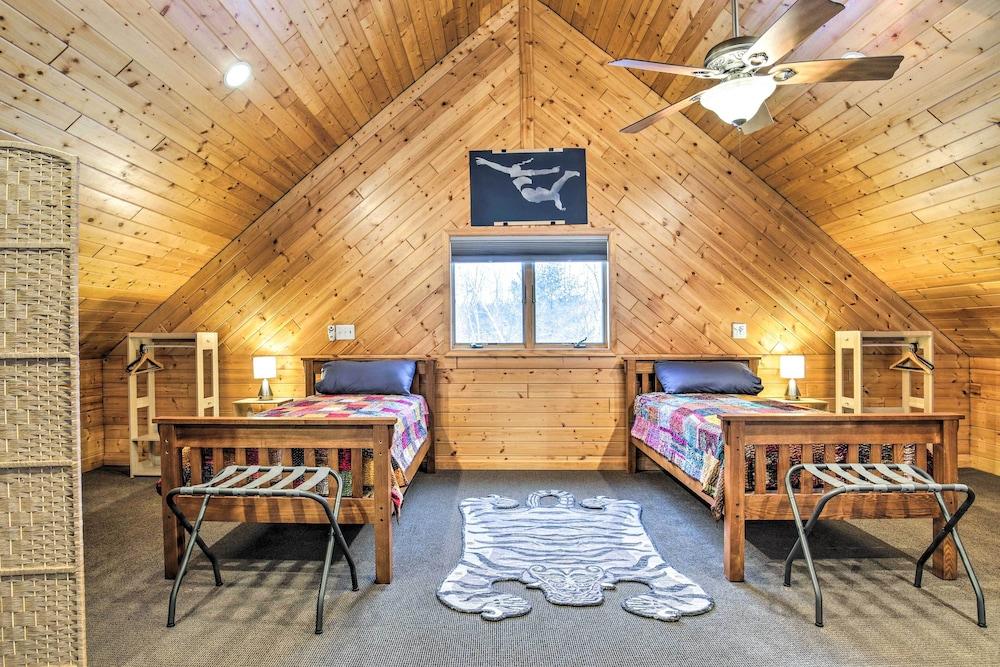 Crandon Cabin Getaway w/ Boat Dock & Deck!