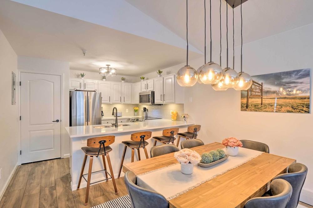 Balcony & Hot Tub Access: Modern Breck Escape!