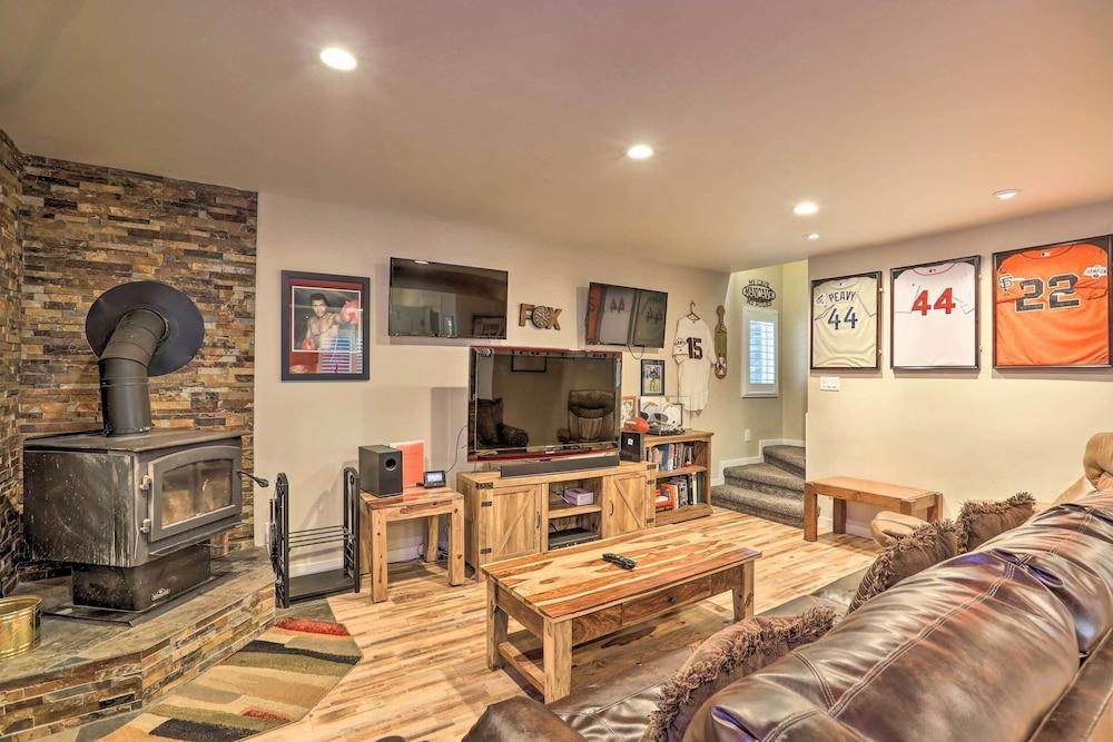 Close to Donner Lake & Skiing: Truckee Getaway