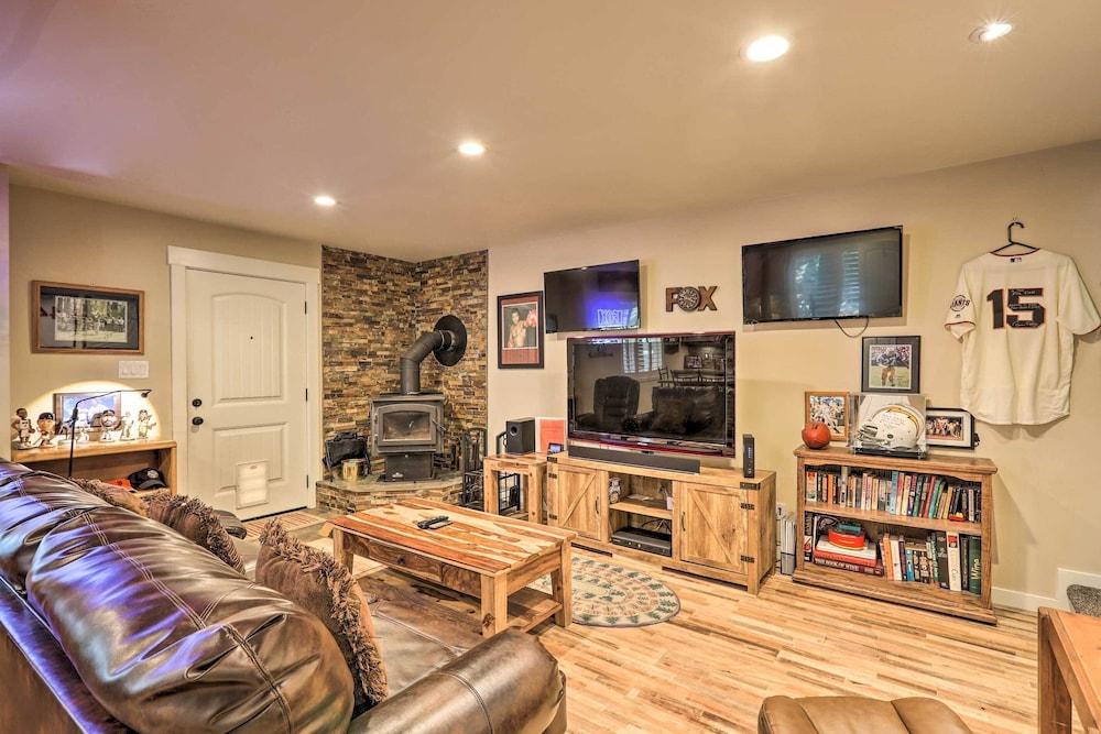 Close to Donner Lake & Skiing: Truckee Getaway