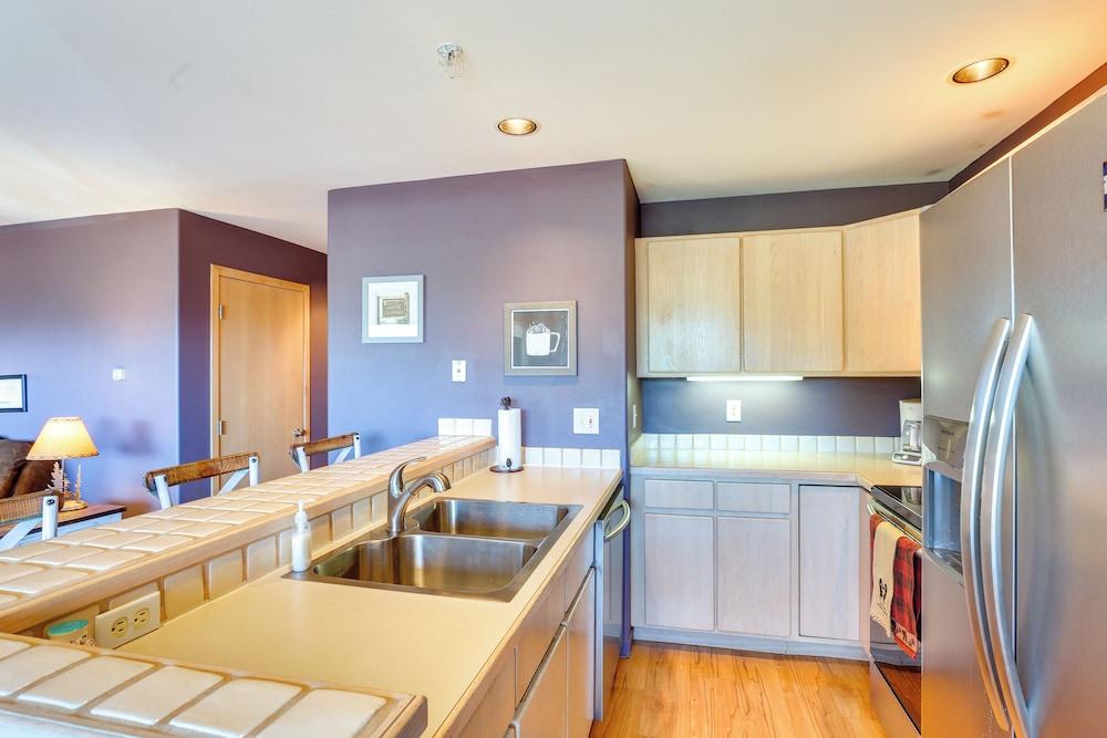 Stunning Mountain Views: Silverthorne Condo!