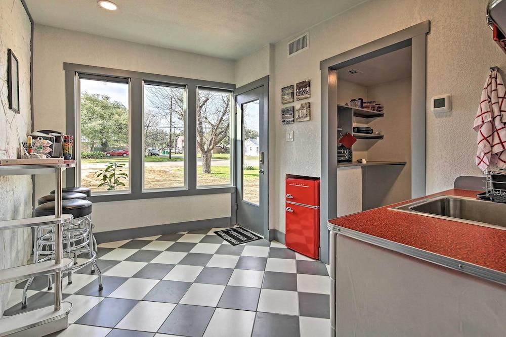 Retro Updated Blanco Abode - Steps to Main Street!