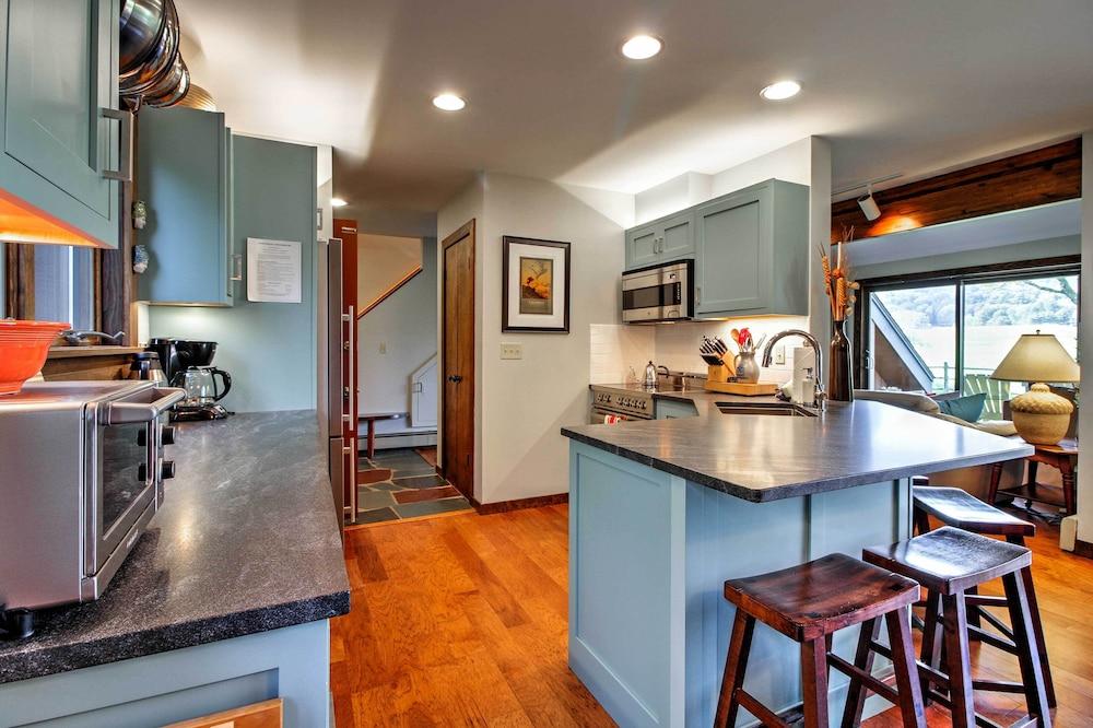 Stowe Vacation Rental w/ Deck & Mountain Views!