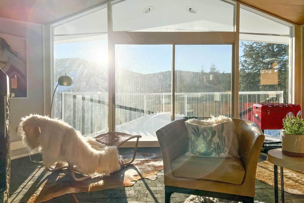 Pristine West Dover Home w/ Deck & Mountain Views!