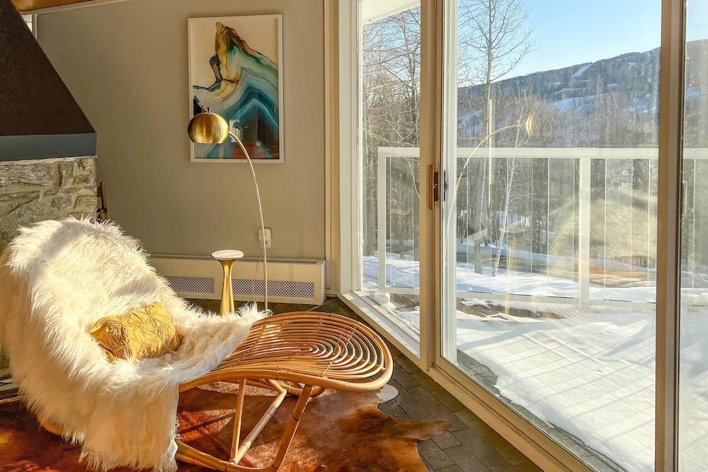 Pristine West Dover Home w/ Deck & Mountain Views!