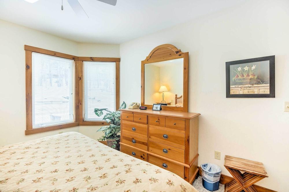 Inviting Ski-in/ski-out Condo at Jay Peak Resort!