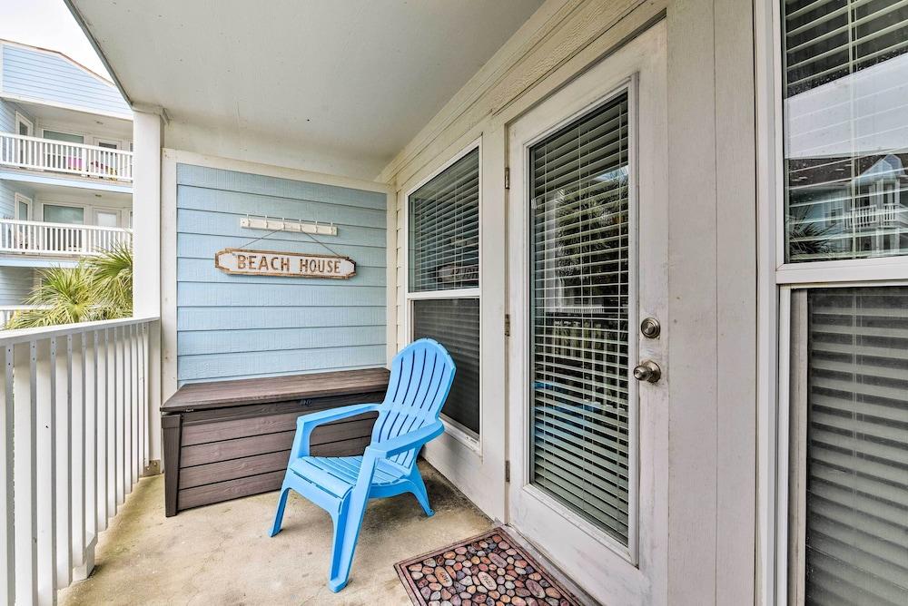 Oceanfront Condo w/ Pool in Galveston!