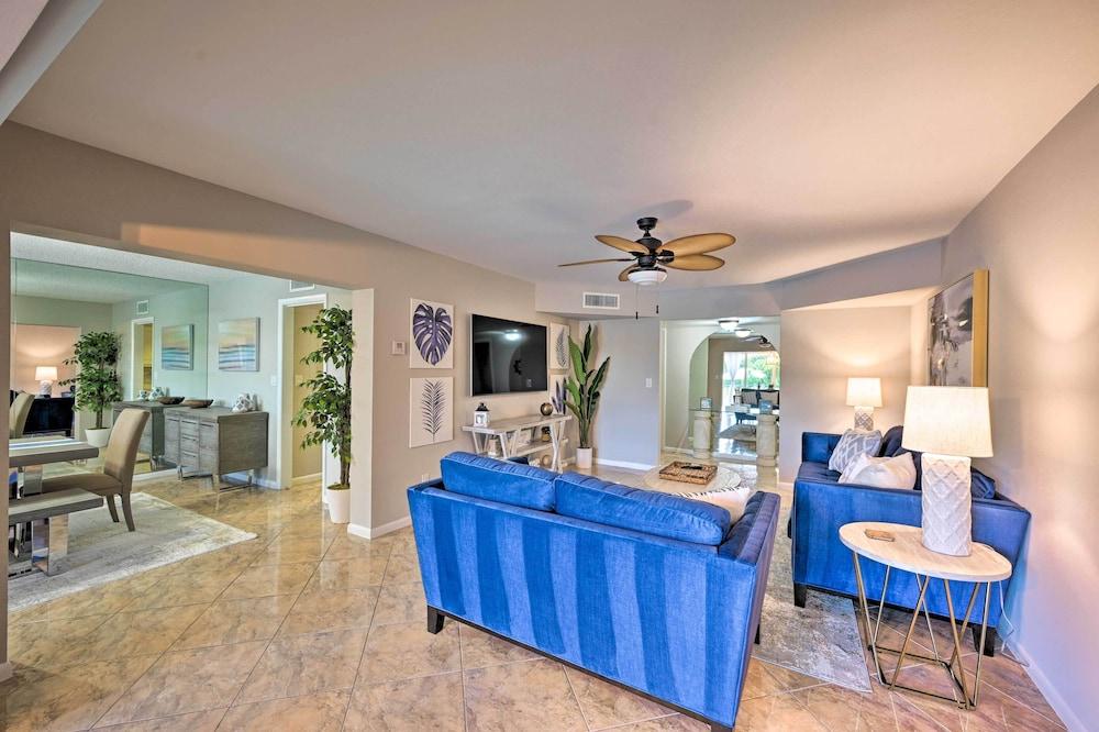 Naples Condo w/ Enclosed Balcony & Lake Views!