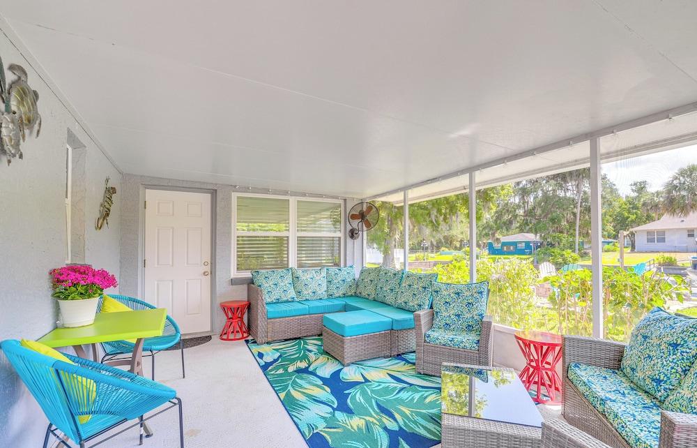 Dock, Kayaks & Bicycles: Crystal River Getaway!