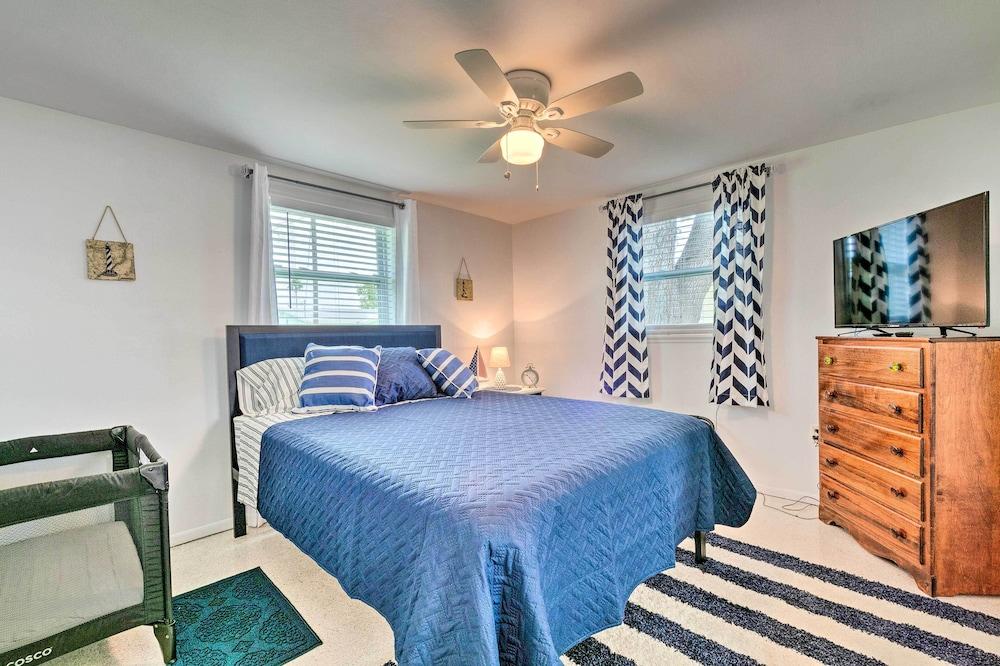 Canalfront Hudson Home W/private Dock & Yard!