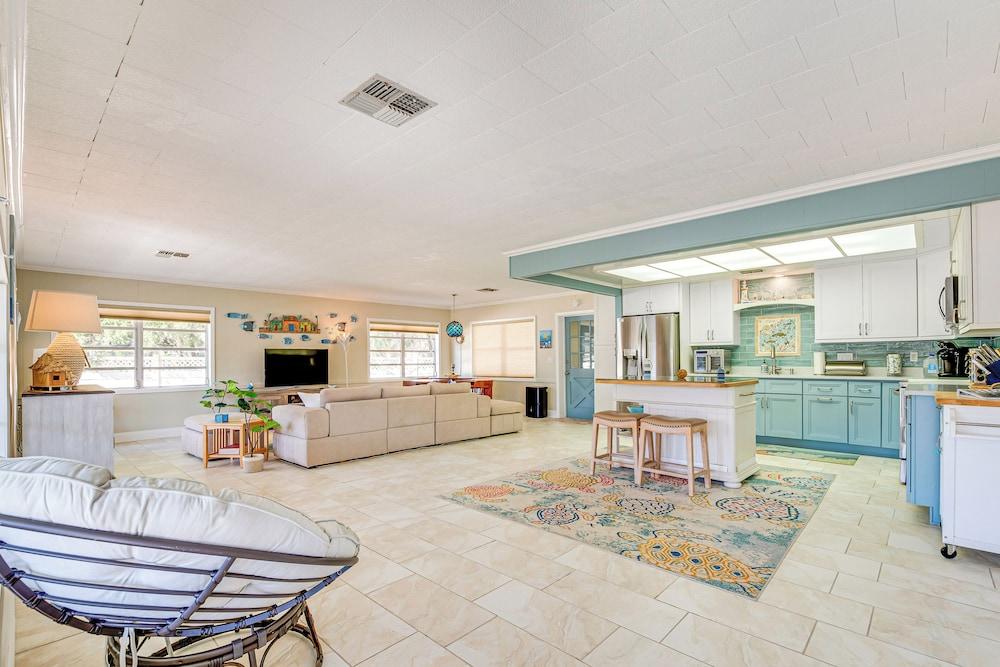 Dock + Lanai: Riverview Homosassa Escape!