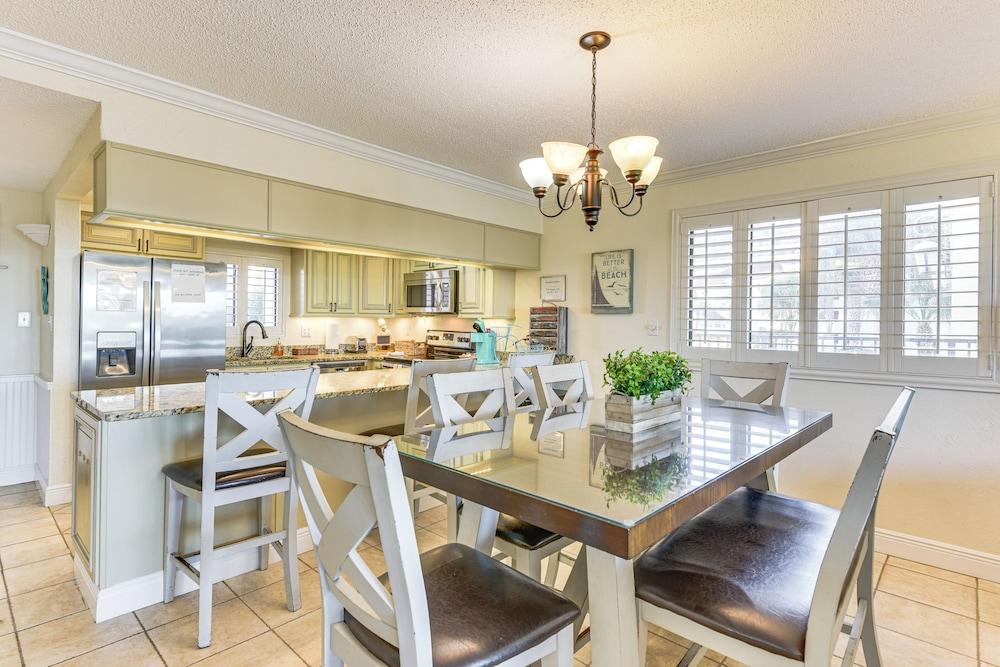 Miramar Beach Retreat - Beachfront & Poolside