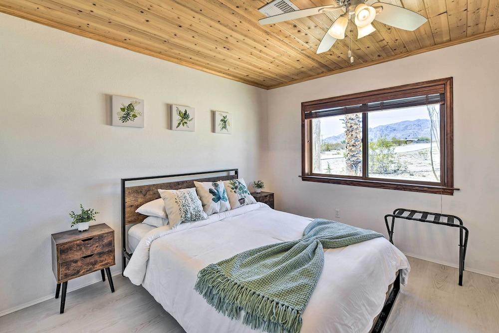 Chic Joshua Tree Pad w/ Mountain Views & Hot Tub