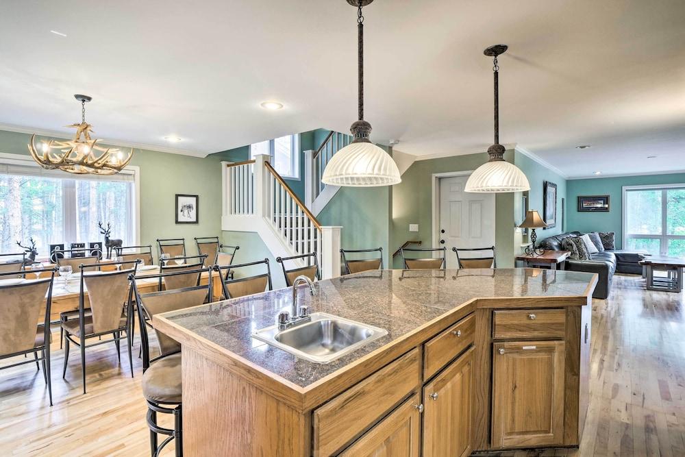 Spacious Breck Gem w/ Hot Tub: Walk to Ski Shuttle