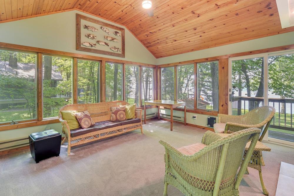 Spacious Luxury Cabin w/ Deck & Dock on Bone Lake