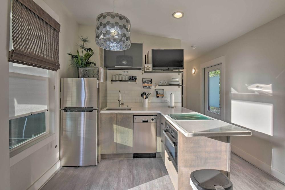 Mid-century Modern Beach Cottage With Fire Pit!