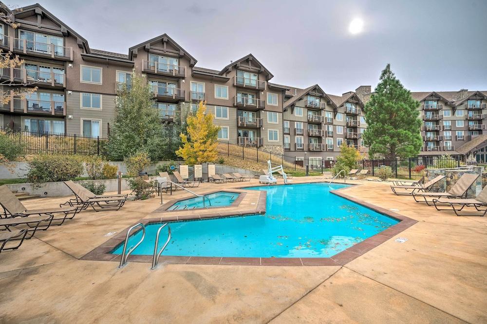 Mountain Views & Pool Access: Cle Elum Condo!