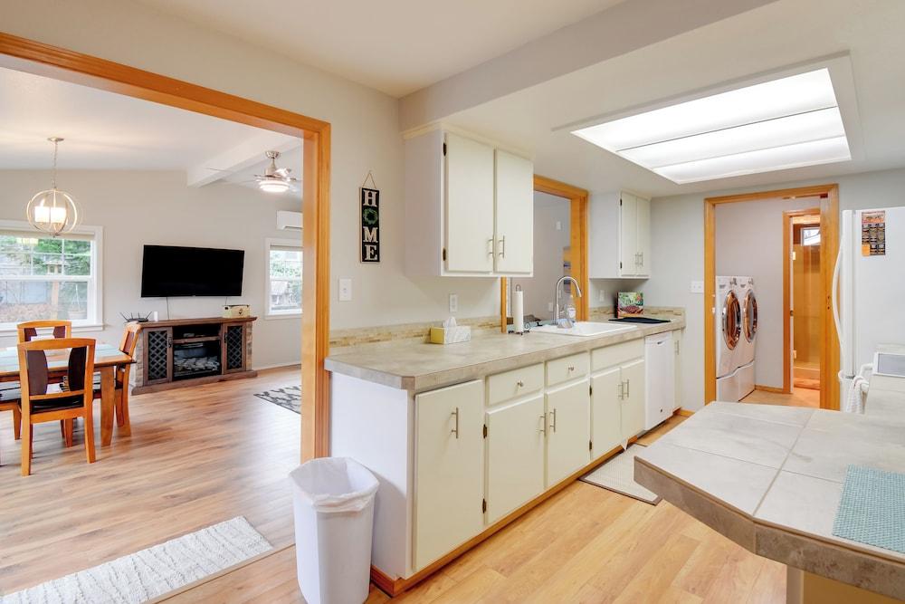 Port Angeles Abode w/ Yard & Guest House!