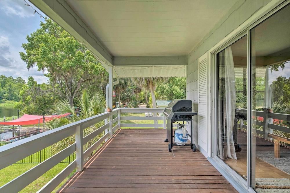Docks + Balcony: Peaceful River Abode in Dunnellon