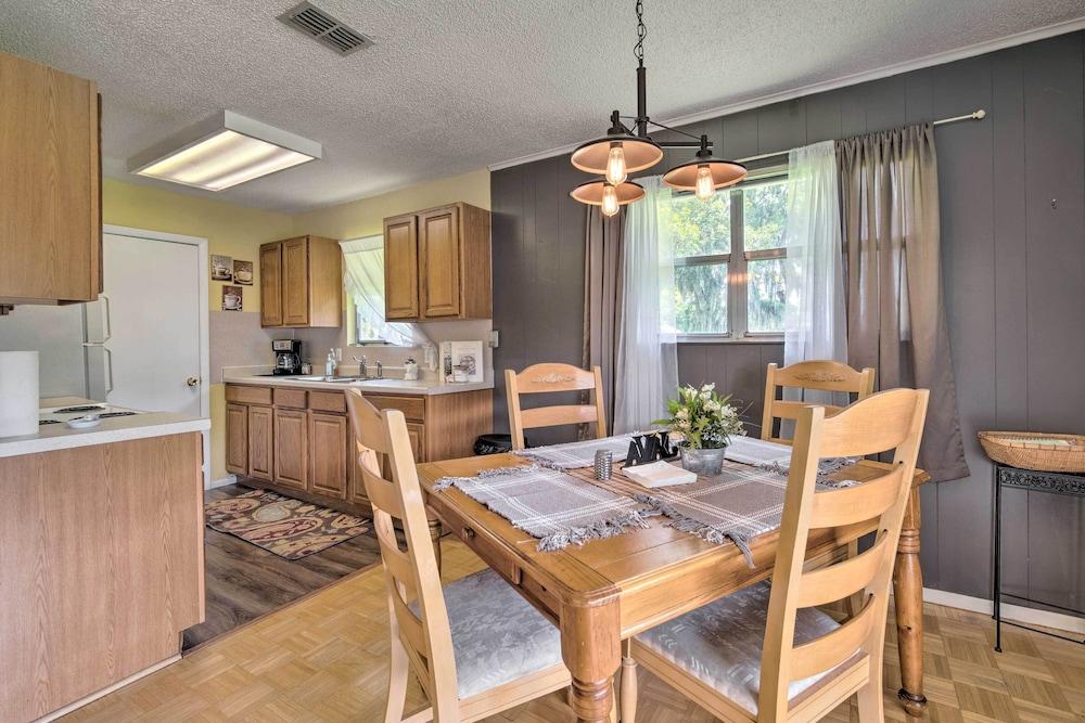 Docks + Balcony: Peaceful River Abode in Dunnellon