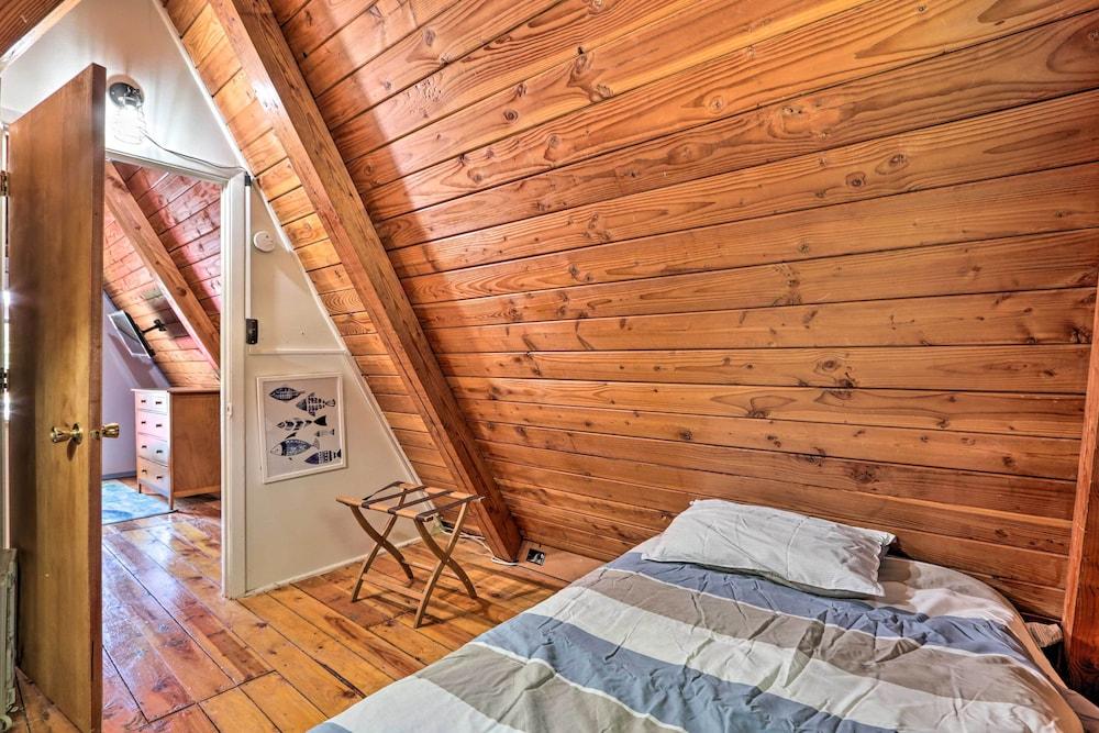 Lakefront Rocky Mount Cabin w/ Dock & Kayaks!